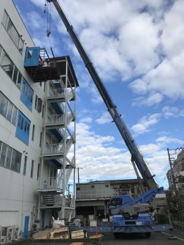 精密機器搬入