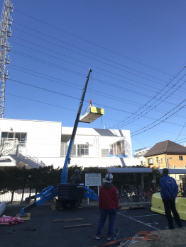 プール材搬入 ・カニクレーン運搬回送