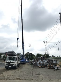 鉄骨材荷下ろし