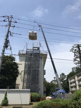 防水材搬入・ガラ出し・養生鉄板養生撤去作業