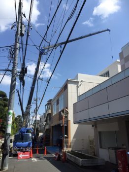 空調室外機搬入