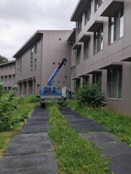 空調室外機揚重・養生施工撤去作業