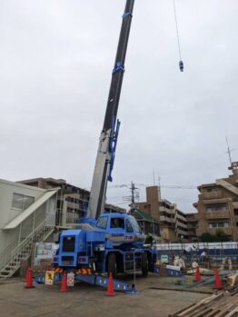型枠材搬入