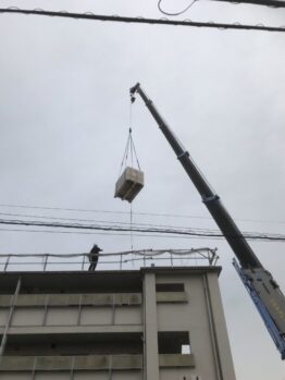 太陽光パネル揚重及び養生施工撤去作業