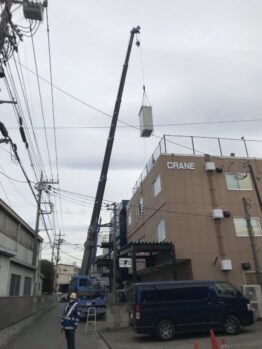 変電設備揚重及び養生鉄板施工撤去作業