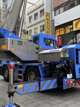 空調室外機揚重・養生鉄板施工撤去