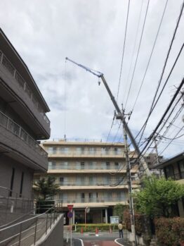 空調室外機揚重及び鉄板養生施工撤去作業