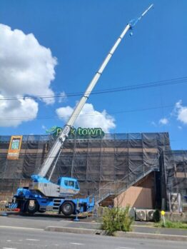 空調室外機揚重及び鉄板養生施工撤去作業