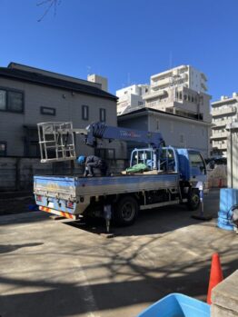 砕石搬入残土埋め戻し作業及び鉄板養生施工撤去樹木剪定作業