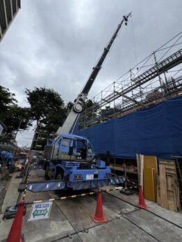 足場材・鉄筋材搬入