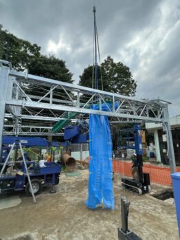 テント建て方作業