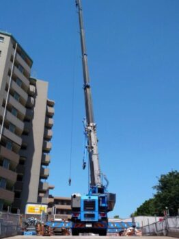 型枠材搬入