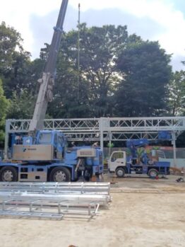 テント建て方作業