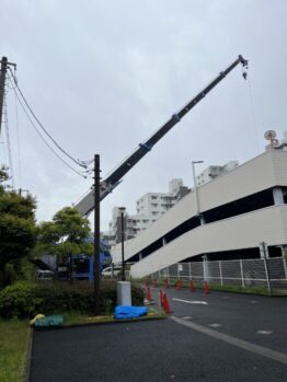ガラ出し作業及び鉄板養生施工撤去合図玉掛け合番作業