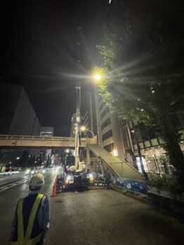 鉄骨階段手摺り取付作業