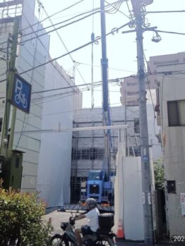 足場材搬入