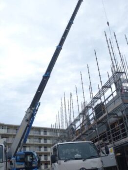 型枠材搬入