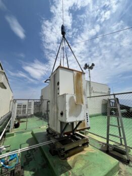 冷温水機撤去作業及び鉄板養生施工作業
