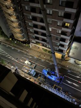 空調室外機揚重及び鉄板養生施工撤去作業