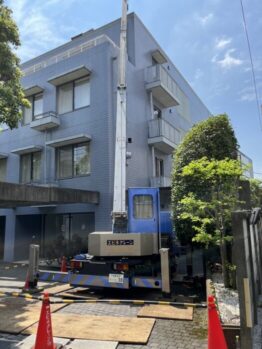 空調室外機揚重及び養生施工撤去作業