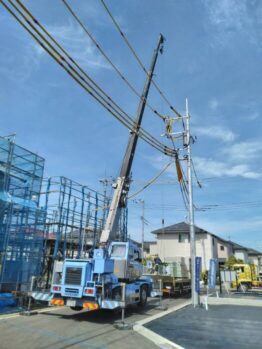 軽量鉄骨建て方作業