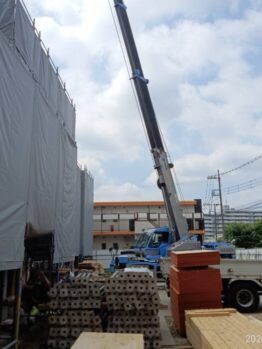 型枠材搬入