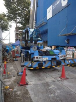 足場材搬入