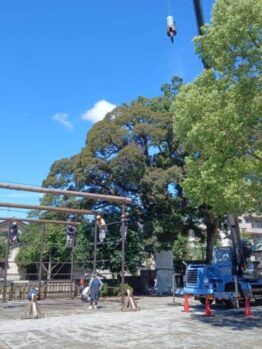 鳥居組立作業