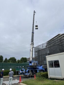GHP搬出作業・防水材搬入作業