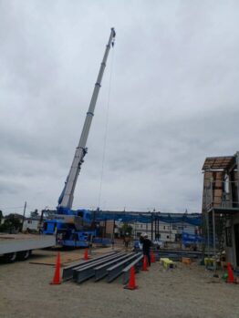 鉄骨材荷下ろし作業