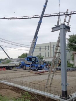 重量鉄骨建て方作業