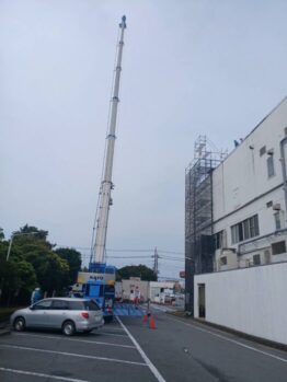 屋根材搬入