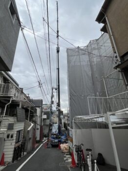 足場材搬入・型枠材搬出