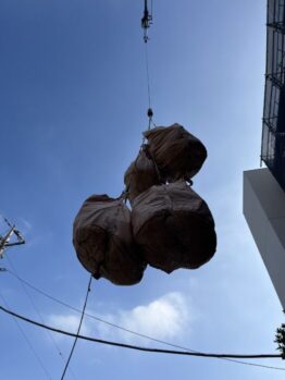 太陽光パネル揚重及び養生施工撤去作業