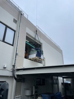 精密機器搬入