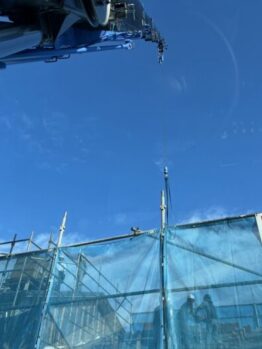 瓦搬入