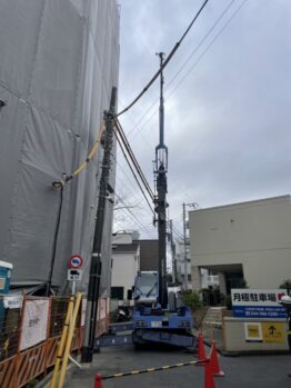 足場材搬入、鉄筋材搬入
