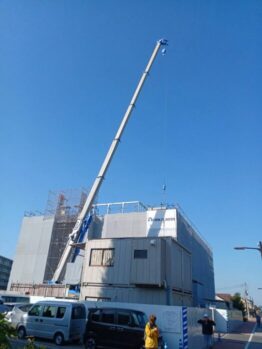 電気設備搬入