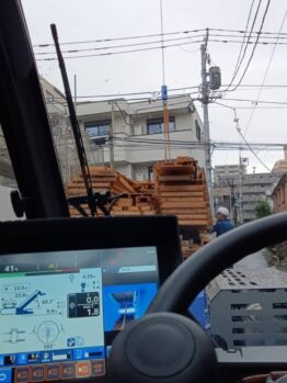 型枠材搬入