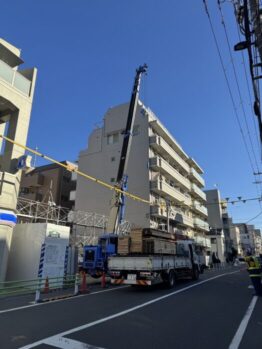型枠材搬入