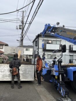 ログハウス資材搬入
