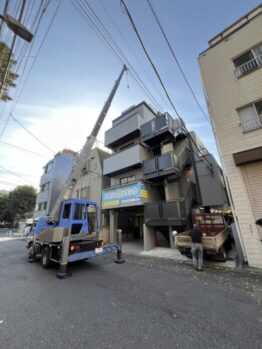 太陽光パネル架台部材搬入