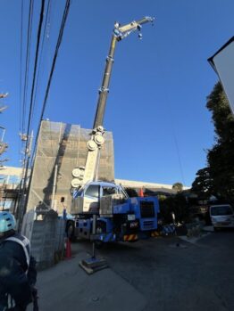 屋根材搬入