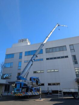 空調室外機搬出作業