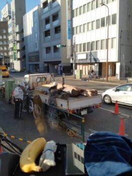 足場材搬入
