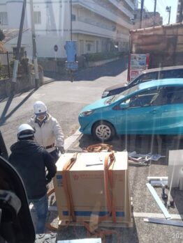 排気ファン搬入作業