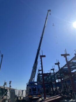 重量鉄骨建て方作業