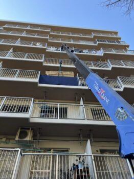 大型テレビ揚重