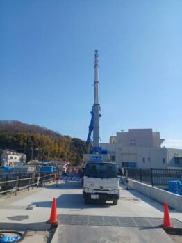 ユンボ揚重
