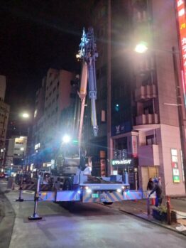空調室外機揚重及び鉄板養生施工撤去作業